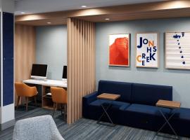 Holiday Inn Express & Suites Waynesboro East, hotel con alberca en Waynesboro