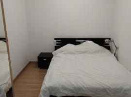 Appartement 4 chambres, 5 lits et un canapé convertible, apartment in Annonay