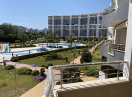 Queenaba tatil sitesi – hotel w mieście Mersin