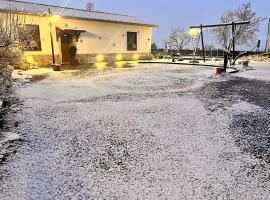 Chalet Grotta Monte Etna, hotelli, jossa on pysäköintimahdollisuus kohteessa Maletto