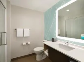 avid hotel Traverse City by IHG