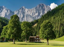 Alpenrose Boutique Chalet Gretl: Ramsau am Dachstein şehrinde bir dağ evi