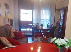 Coqueto apartamento con garaje y piscina a 8' playa Brazomar, hotel i Castro-Urdiales