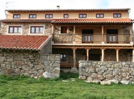 Casa Rural La Tablilla y La Terraza, semesterboende i Navalperal de Tormes