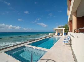 Luxury Ocean front SeaDreams 2 with 7 Mile Beach Views, loma-asunto kohteessa West Bay