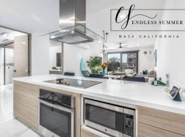 Endless Summer - 2Bed 2Bath Condo - Seasonly Heated Pool with Ocean Views - 5min walk to Beach - Fibre Internet - Sleeps 6: Cabo San Lucas şehrinde bir otel