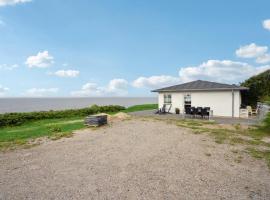 Stunning Home In Esbjerg V With Kitchen、エスビャウのホテル