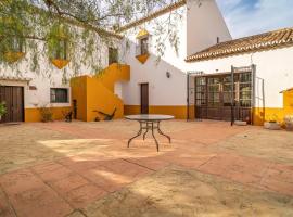 Stunning Home In Teba With Outdoor Swimming Pool And 2 Bedrooms, hotel di Teba