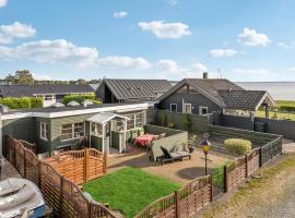 Stunning Home In Bjert With House Sea View, chalupa v destinaci Binderup Strand