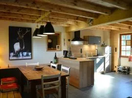 Chalet cosy 6 personnes, 80 m², proche pistes et village, poêle à bois, parking, non fumeur - FR-1-733-145
