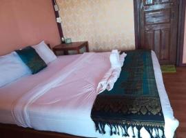 Champa Guesthouse, vacation rental in Muang Không