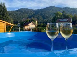 Casa Blu Kärnten - One Holiday in Three Countries - Cold&Hottub, Sauna - Piste, hotel s jacuzzi v destinaci Arnoldstein