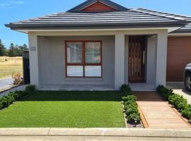 Coastal Palms - relax by the golf course, hotelli kohteessa Normanville