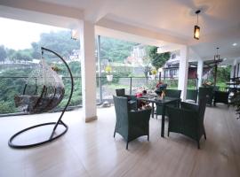 ๋ฌด์๋ฆฌ์ ์์นํ ํธํ
PerfectPlus Mussoorie