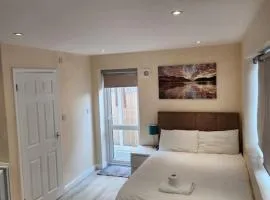 Beautiful private en-suite room with its own entry