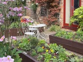 Centre of town House 3 Bedrooms Sleeps 5 and Infant Free Onsite Parking 2 Cars