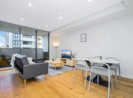 NorwestPendle Hill Modern 2Br Apt near Coles