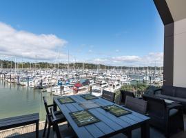 Bay of Islands Apartment with Marina Views, hotell i Opua