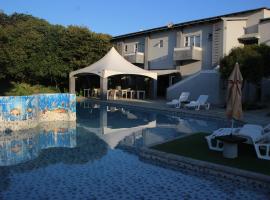 Ecolux, hotel with pools in Marracuene