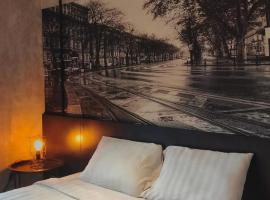 nava one, hotel em Candi
