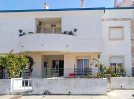 Apartamento no coração da aldeia, hotel in Atouguia da Baleia