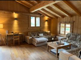 Le Chalet du Crêt - 8 pers, tout confort avec Jacuzzi，位于圣母贝莱克的酒店