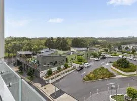 Comfortable Living - NO PARTIES- 3 Bedroom sleeps 6, parking, pool, other amenities - Near Showgrounds