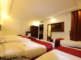 Aayan Gulf Hotel for Hotel Rooms- Close to free bus station, hotell i Al Aziziyah i Mekka