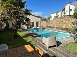 L’Arabesque, villa de charme avec piscine, ваканционна къща в Арадон
