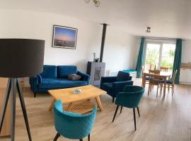 Rive droite bord de plage, hotel i Réville