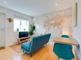 Pass the Keys Modern & Spacious 1 Bed Terrace with Free Parking