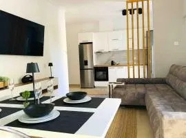 2 Bedroom Family Apartment with Free Parking