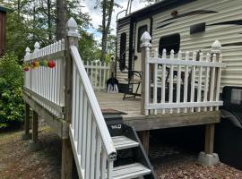 Comfy, quiet RV for your getaway, hotel in Pipestem