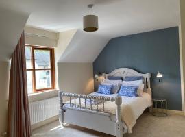 Kilronan 4 Bed House on castle grounds, hotel cu căzi cu hidromasaj din Ballyfarnon