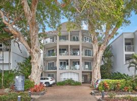 Coral Horizons Top Floor Apartment, holiday rental in Palm Cove