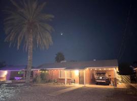 Charming 2 Bed Mid-City Living only 7 Min to Downtown, feriebolig i Tucson