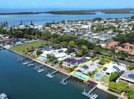 Sunshine Coast Dream Getaway, hotel i Pelican Waters
