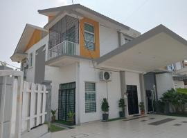 Sarrah Homestay At Kasa Height Residence, cheap hotel in Kampong Alor Gajah