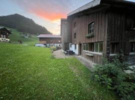 Freundliche 2-Zimmer-Erdgeschosswohnung mit Garten in Seeberg, cheap hotel in Sonntag