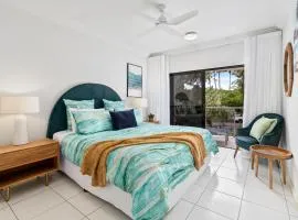 Elegant 3BR Cairns Esplanade Apartment with Pool