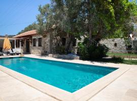 Stone House w Private Pool and Garden in Bodrum, hotel in Ortakent