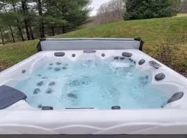 Best Hocking Hills Cabin with Hot tub sleeps 8 Red Brick Ranch