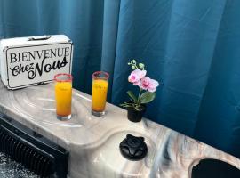 Les chalets de Marie et Stéph - Jacuzzi SPA Privatif sans vis à vis , vue mer, pet-friendly hotel in Saint-Denis