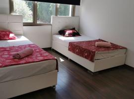 Rix Hostel: Girne'de bir otel