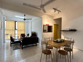 Nur Ahmad FAMILYHOMESTAY BUKIT BERUANG 4 ROOMS Full Apartment FREE WIFI & NETFLIX, Ferienwohnung in Malakka