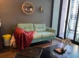 City-view High Rise 2BR Apt w/Pool, Sauna Gym, Library near Southern Cross Station Melbourne CBD