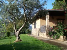 Casa Rural Josefina 1 y 2, country house in Navaconcejo