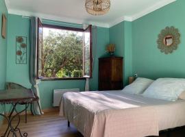 Charmant T2 dans chalet familial, hotel in Valdeblore