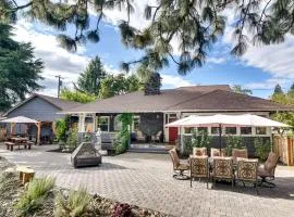 12 Mi to Portland Home with Clackamas River Views