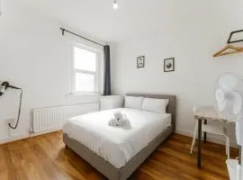 Leyton Comfy Double rooms -50